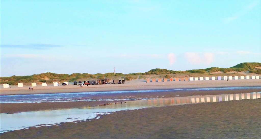 Dünenlanschaft und Strandansicht Oostkapelle